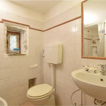 Semesterbostad Beautiful In W/ Wifi, Outdoor Swimming Pool And 1 Bedrooms *